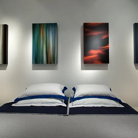 Art Gallery *