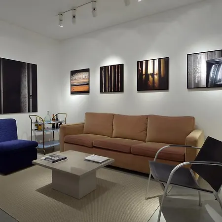 Art Gallery *